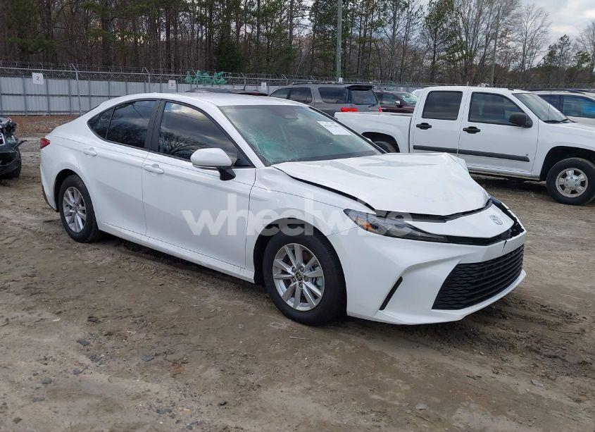 2025 Toyota Camry LE (VIN 4T1DAACK2SU517762) main photo