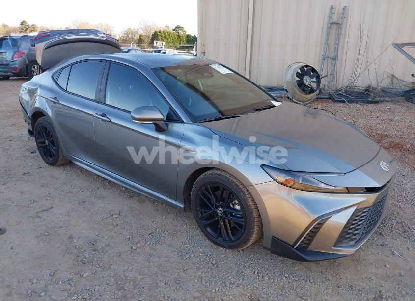 2025 Toyota Camry SE (VIN 4T1DAACK2SU522492) main photo