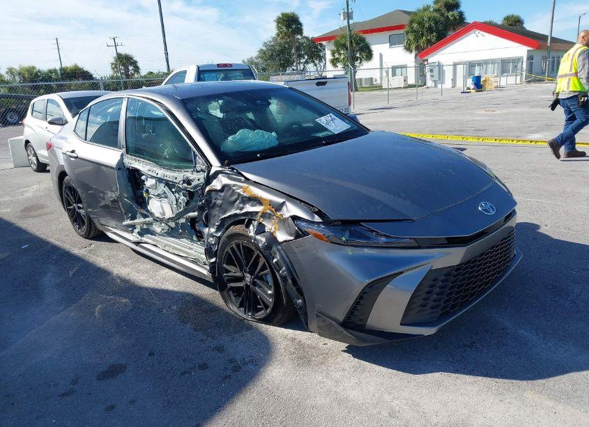 2025 Toyota Camry SE (VIN 4T1DAACK2SU550065) main photo