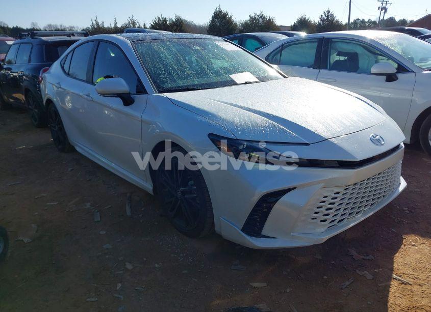 2025 Toyota Camry XSE (VIN 4T1DAACK2SU570476) main photo