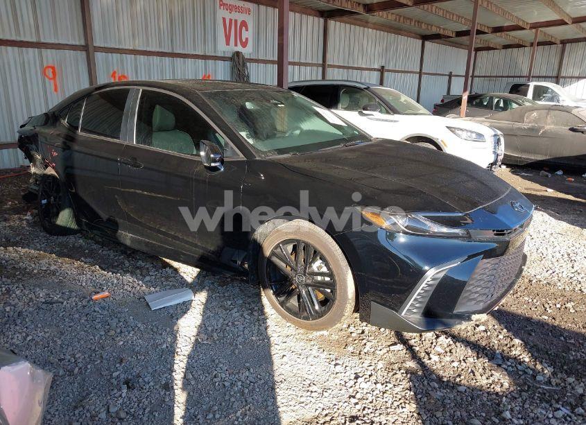 2025 Toyota Camry SE (VIN 4T1DAACK3SU013432) main photo
