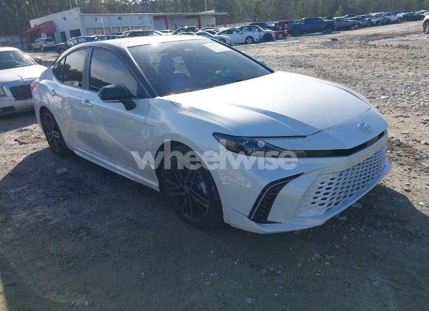 2025 Toyota Camry XSE (VIN 4T1DAACK3SU013902) main photo