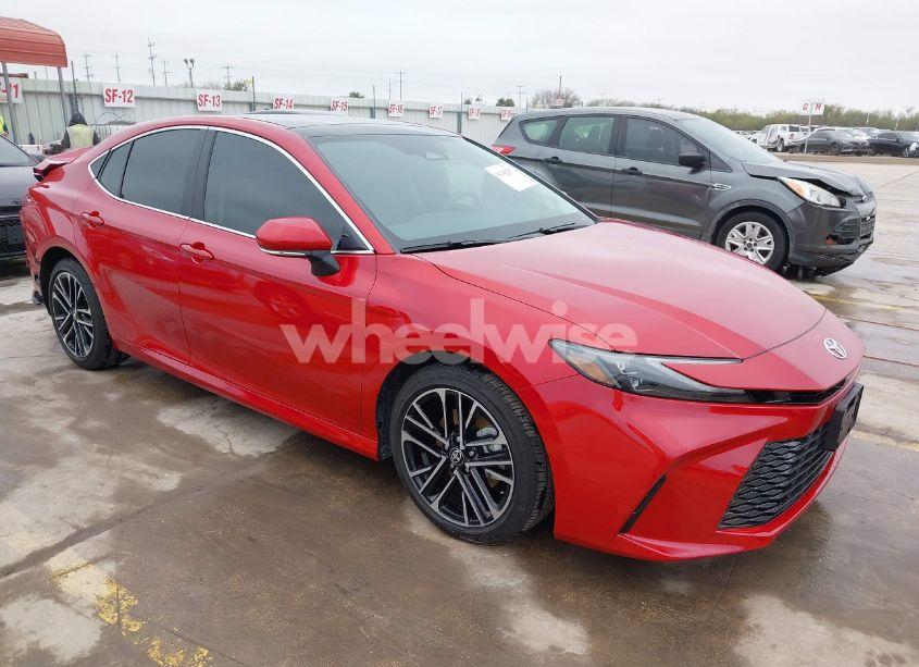 2025 Toyota Camry XLE (VIN 4T1DAACK3SU041943) main photo