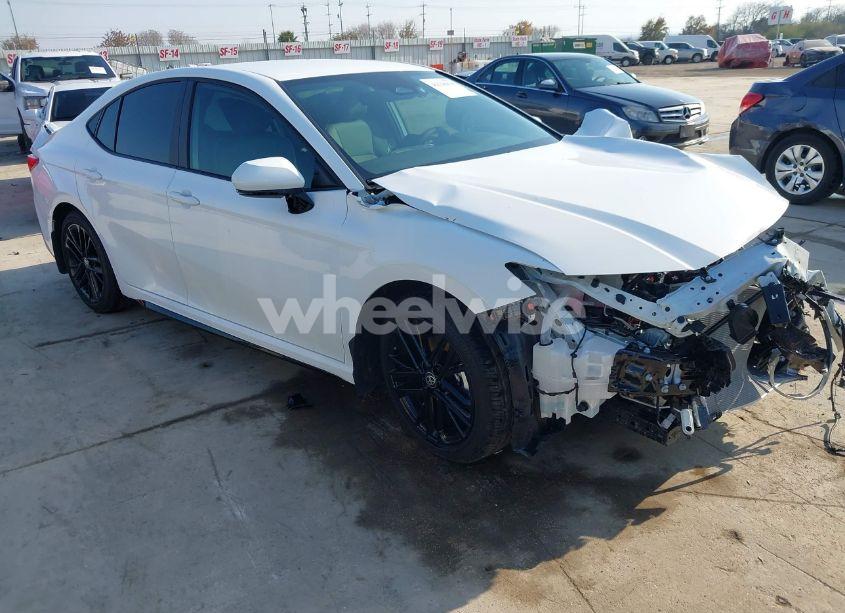 2025 Toyota Camry SE (VIN 4T1DAACK3SU078572) main photo