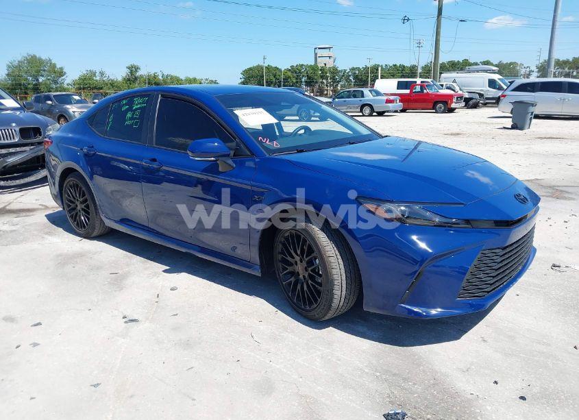 2025 Toyota Camry LE (VIN 4T1DAACK3SU104152) main photo