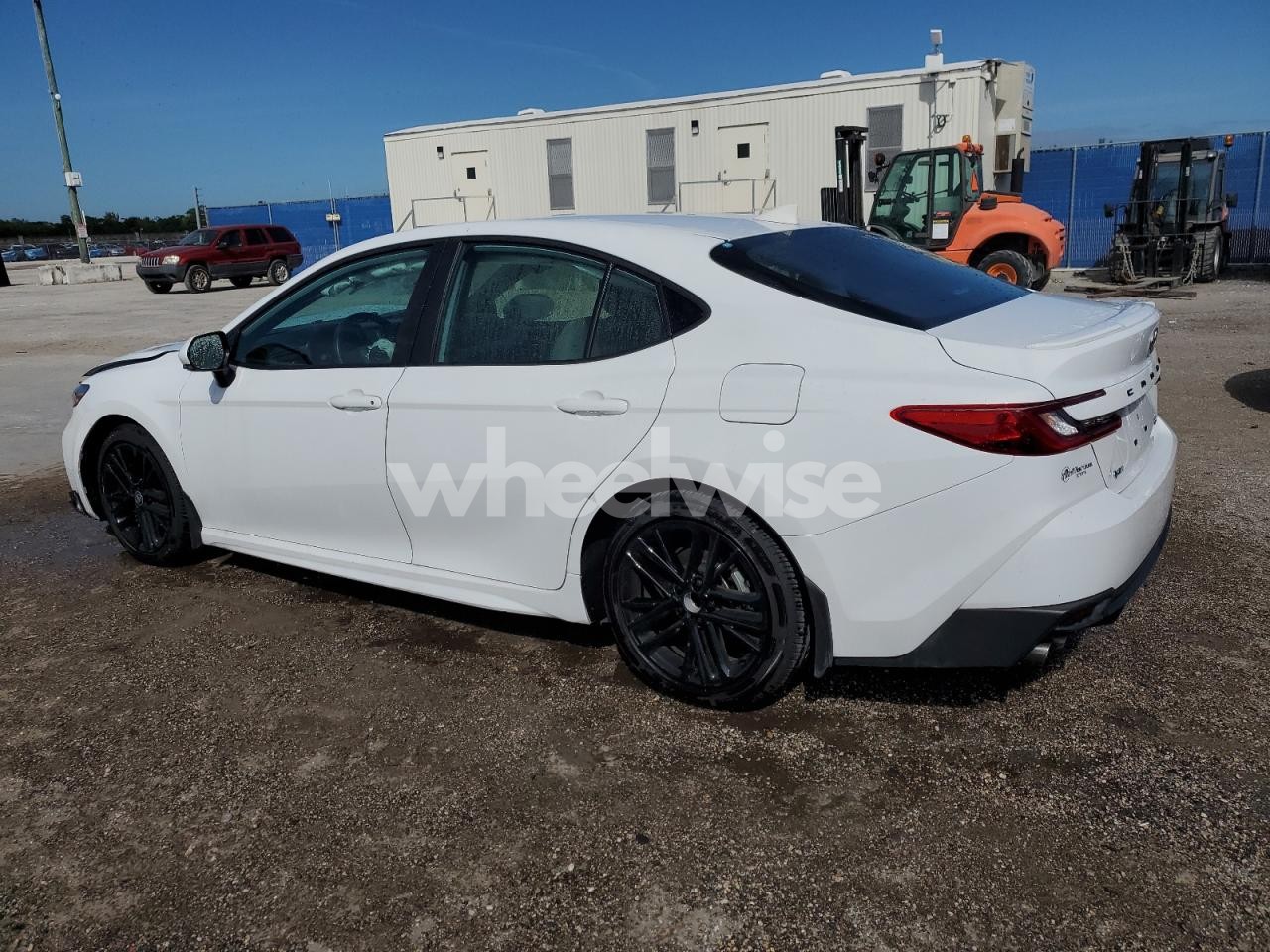 Photo 2 of 2025 TOYOTA CAMRY XSE (VIN 4T1DAACK3SU119511)