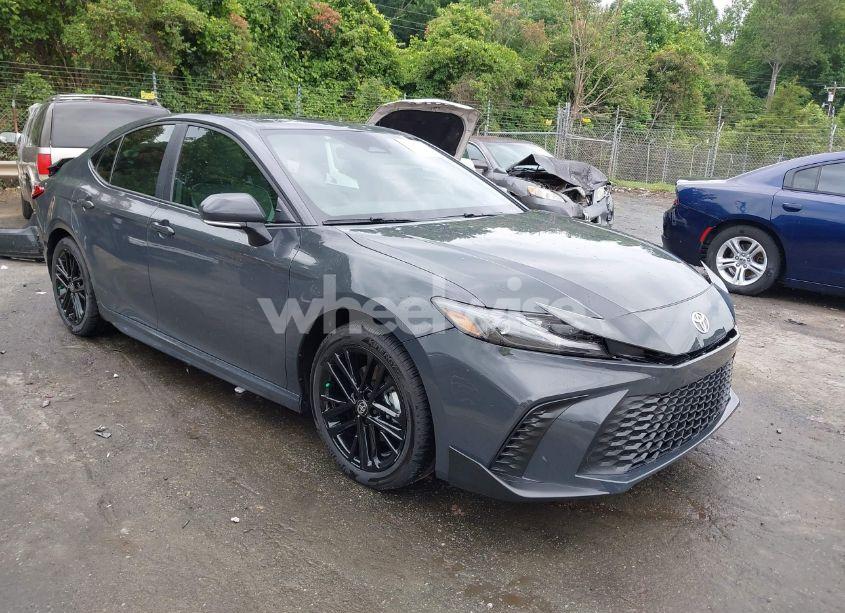 2025 Toyota Camry SE (VIN 4T1DAACK3SU127589) main photo