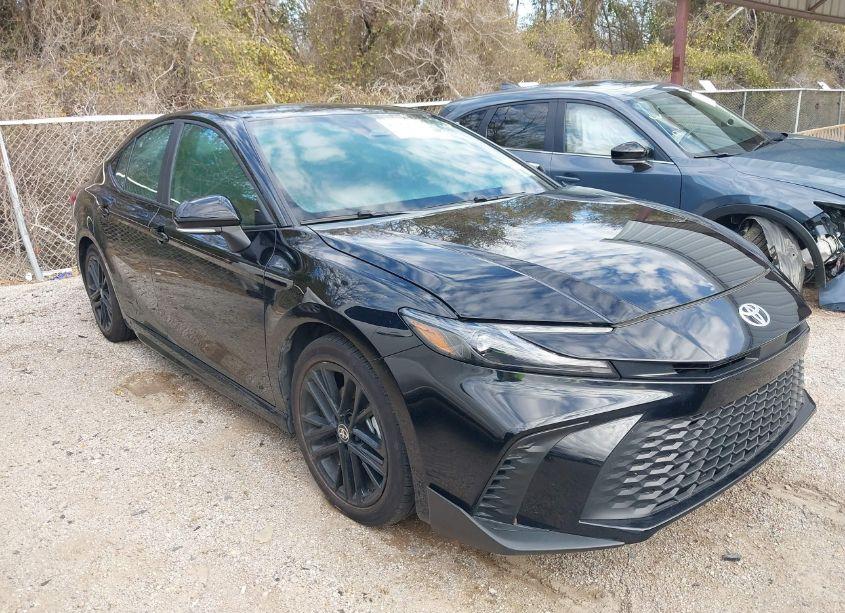 2025 Toyota Camry SE (VIN 4T1DAACK3SU524381) main photo