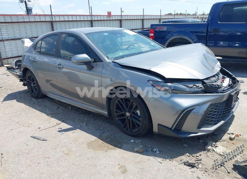 2025 Toyota Camry SE (VIN 4T1DAACK3SU524574) main photo