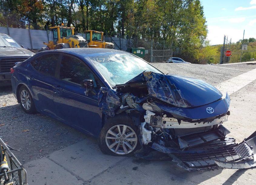 2025 Toyota Camry LE (VIN 4T1DAACK4SU011673) main photo