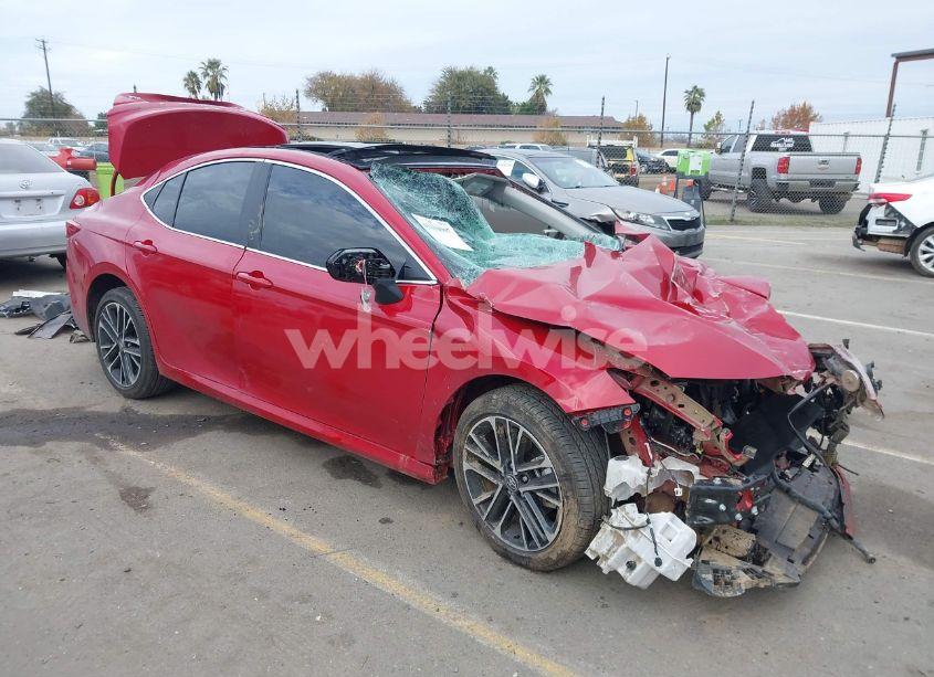 2025 Toyota Camry XLE (VIN 4T1DAACK4SU022737) main photo