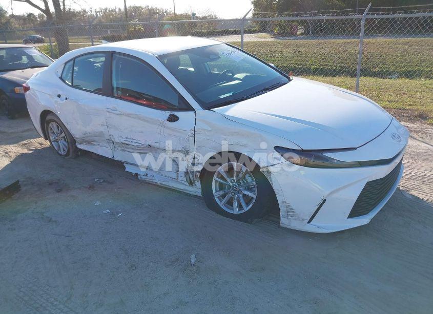 2025 Toyota Camry LE (VIN 4T1DAACK4SU070576) main photo