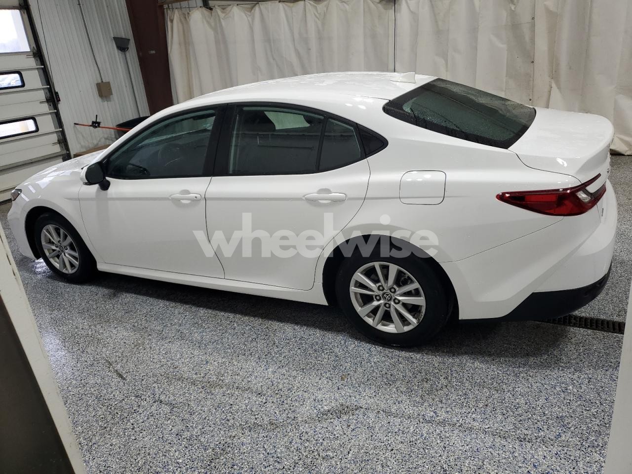 Photo 2 of 2025 TOYOTA CAMRY XSE (VIN 4T1DAACK4SU147575)