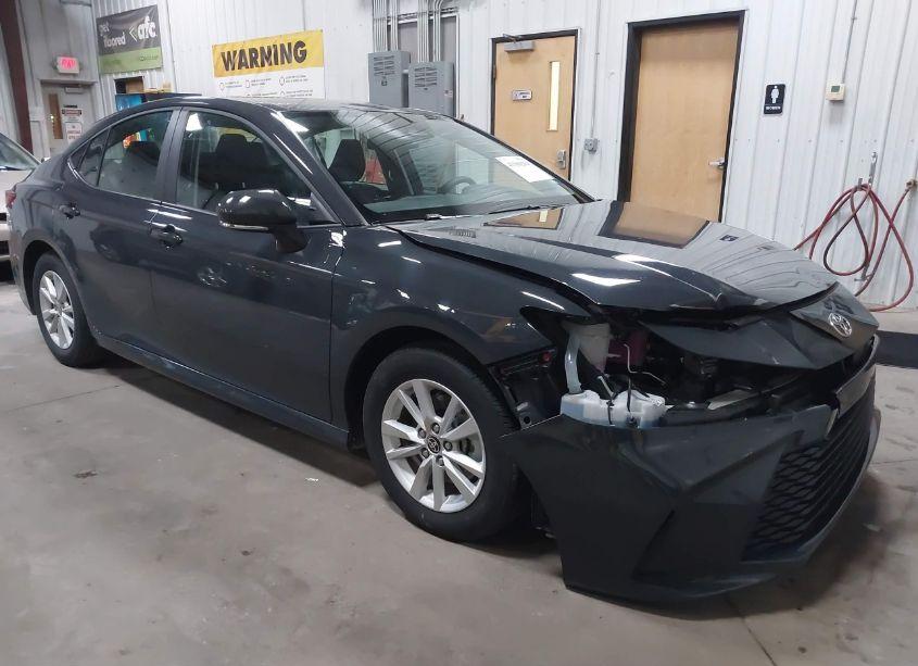 2025 Toyota Camry LE (VIN 4T1DAACK4SU509565) main photo