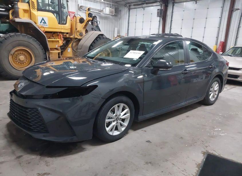 Photo 2 of 2025 Toyota Camry LE (VIN 4T1DAACK4SU509565)