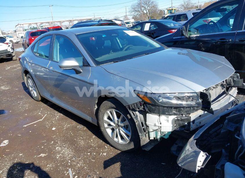 2025 Toyota Camry LE (VIN 4T1DAACK4SU517617) main photo