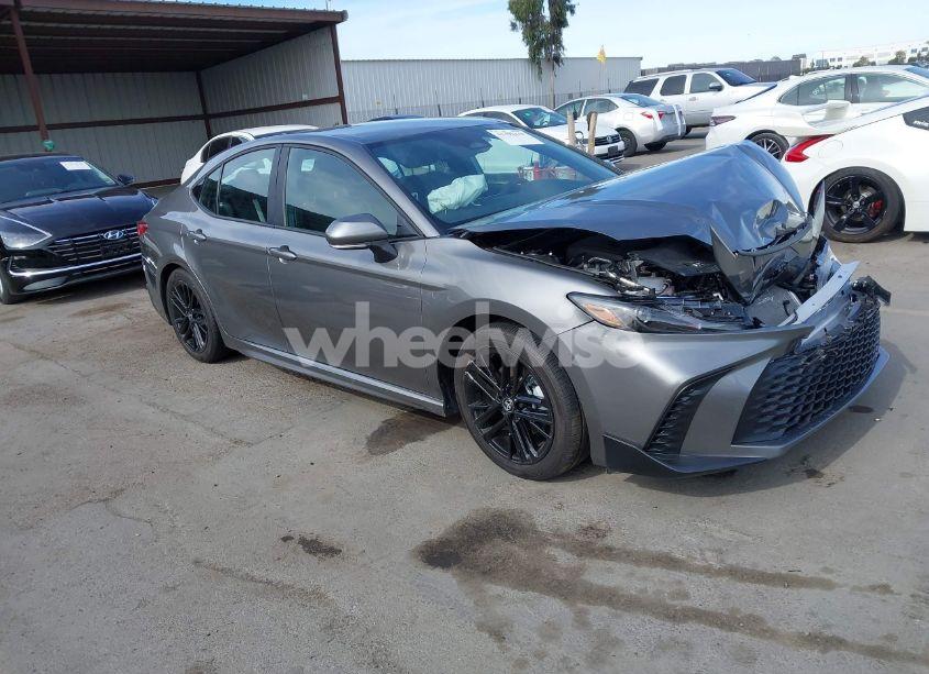 2025 Toyota Camry SE (VIN 4T1DAACK4SU530562) main photo