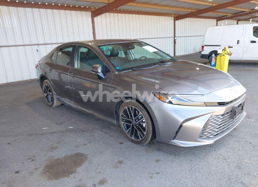 2025 Toyota Camry XLE (VIN 4T1DAACK4SU555705) main photo