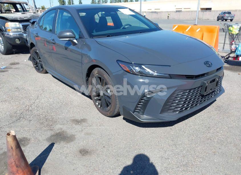 2025 Toyota Camry SE (VIN 4T1DAACK4SU572097) main photo