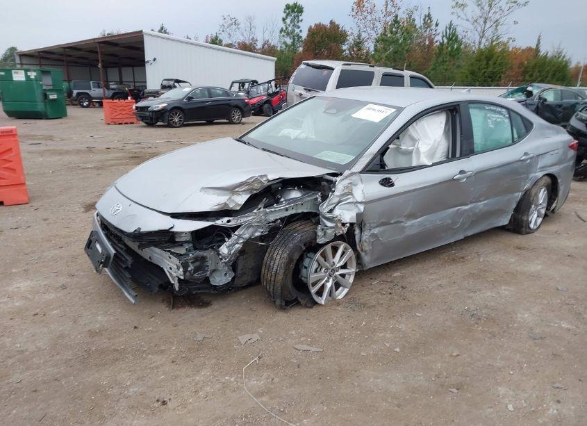 Photo 2 of 2025 Toyota Camry LE (VIN 4T1DAACK5SU014825)