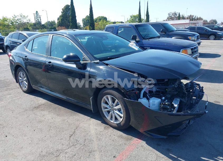 2025 Toyota Camry LE (VIN 4T1DAACK5SU023458) main photo
