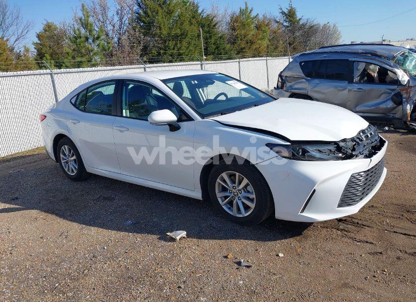 2025 Toyota Camry LE (VIN 4T1DAACK5SU030880) main photo