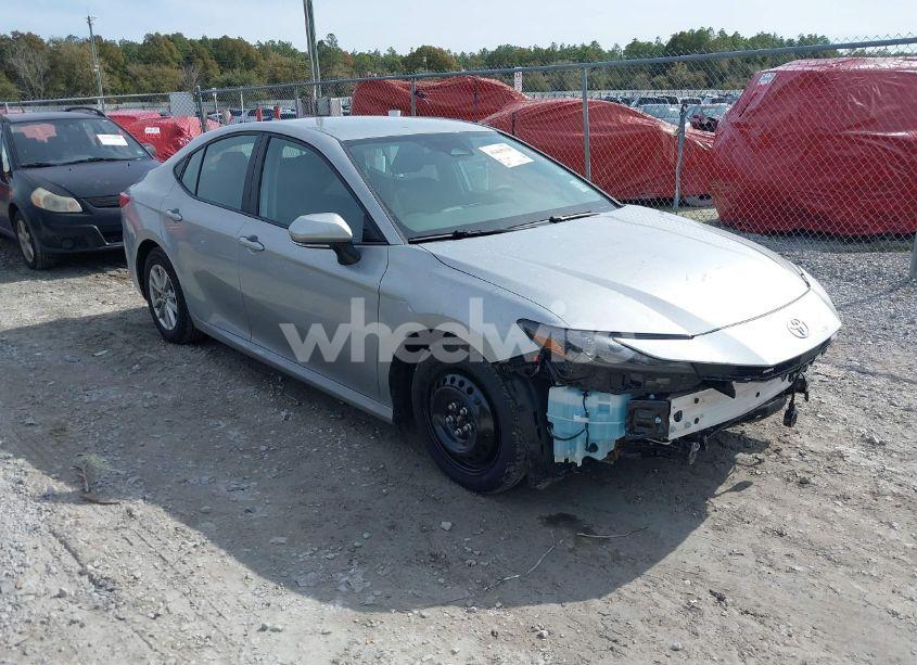 2025 Toyota Camry LE (VIN 4T1DAACK5SU032029) main photo