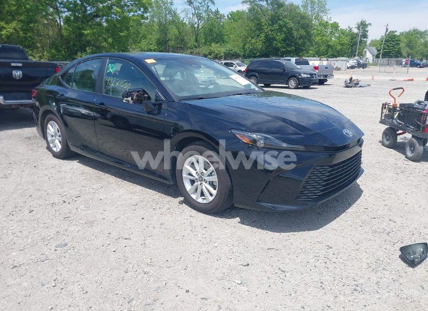 2025 Toyota Camry LE (VIN 4T1DAACK5SU047551) main photo