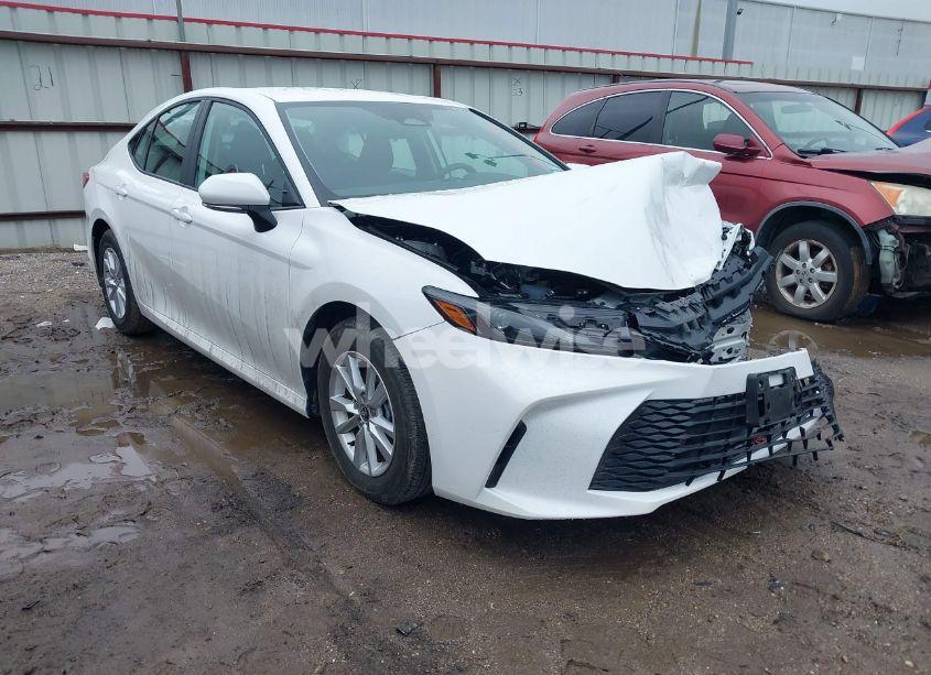 2025 Toyota Camry LE (VIN 4T1DAACK5SU075091) main photo