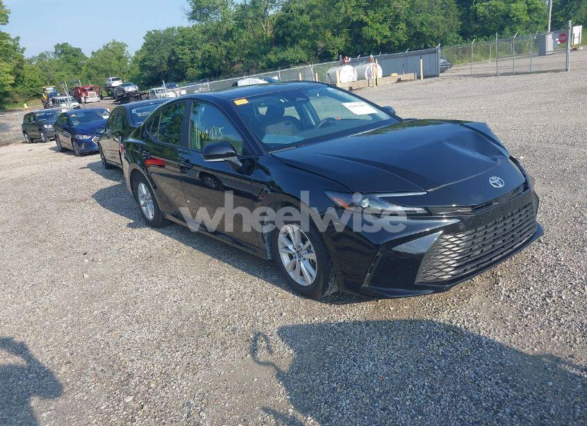 2025 Toyota Camry LE (VIN 4T1DAACK5SU091839) main photo