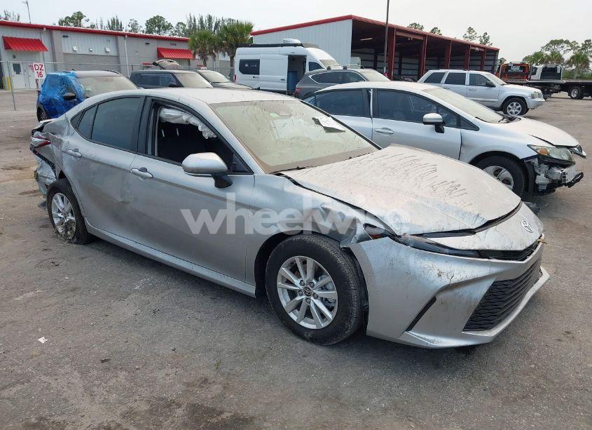2025 Toyota Camry LE/SE/XLE/XSE (VIN 4T1DAACK5SU121762) main photo