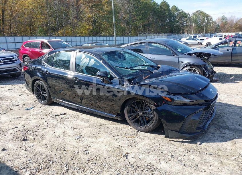2025 Toyota Camry SE (VIN 4T1DAACK5SU512975) main photo