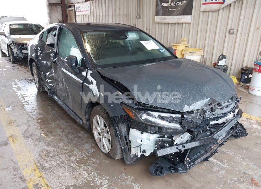 2025 Toyota Camry LE (VIN 4T1DAACK5SU516881) main photo