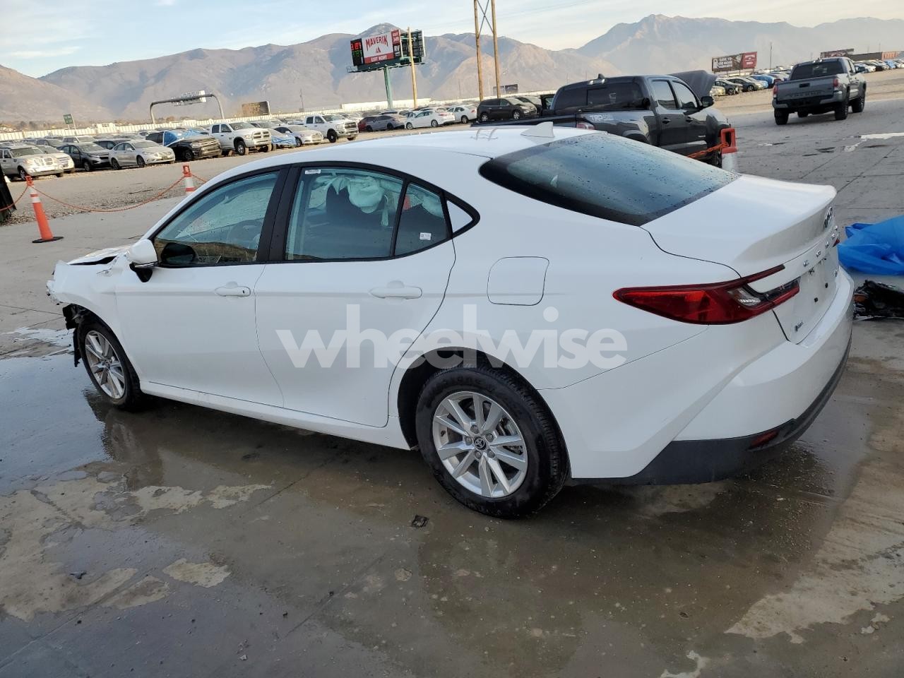 Photo 2 of 2025 TOYOTA CAMRY XSE (VIN 4T1DAACK5SU536516)