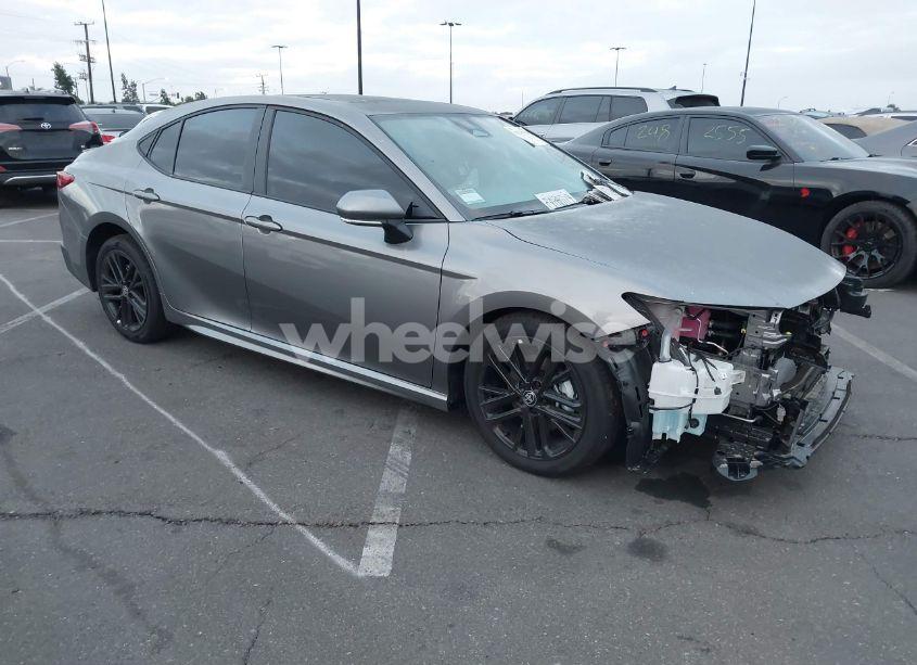 2025 Toyota Camry SE (VIN 4T1DAACK5SU564641) main photo
