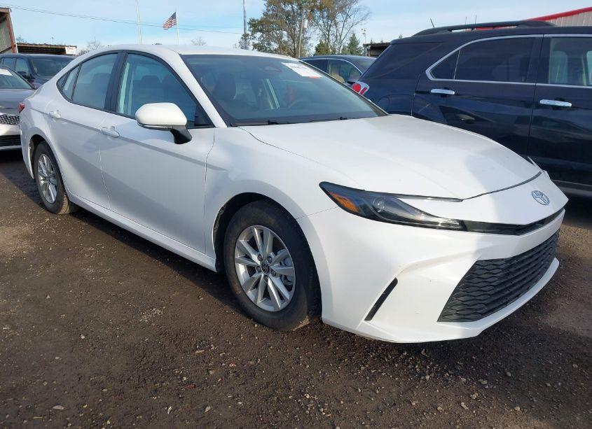 2025 Toyota Camry LE (VIN 4T1DAACK6SU017507) main photo