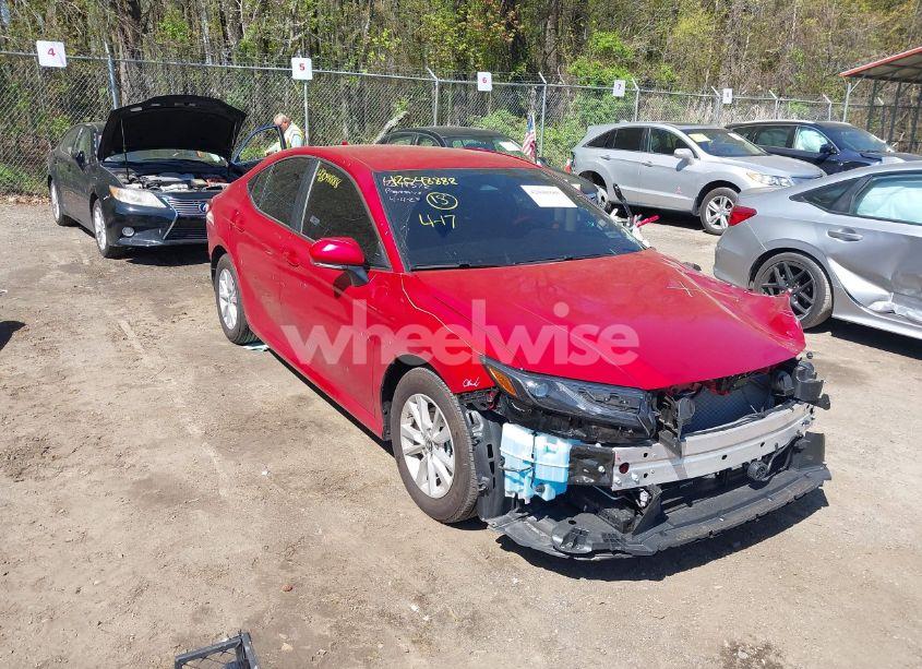 2025 Toyota Camry LE (VIN 4T1DAACK6SU031469) main photo