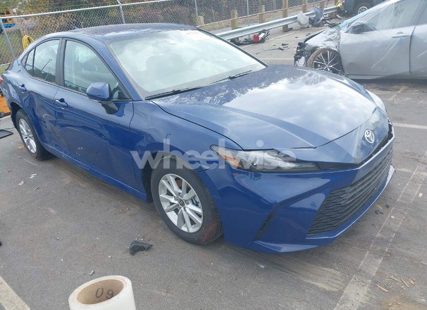 2025 Toyota Camry LE (VIN 4T1DAACK6SU046523) main photo