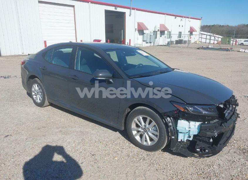 2025 Toyota Camry LE (VIN 4T1DAACK6SU081613) main photo