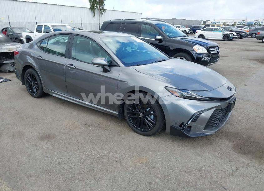 2025 Toyota Camry SE (VIN 4T1DAACK6SU580590) main photo