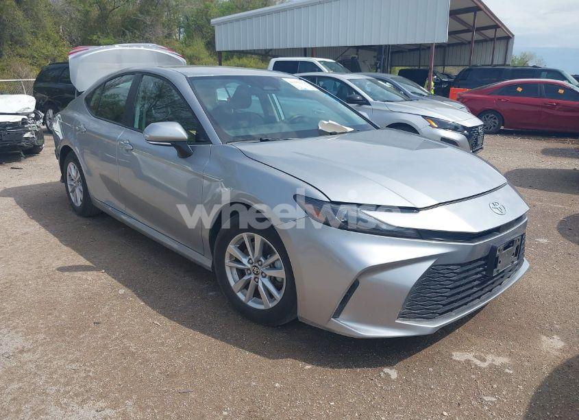 2025 Toyota Camry LE (VIN 4T1DAACK7SU001722) main photo