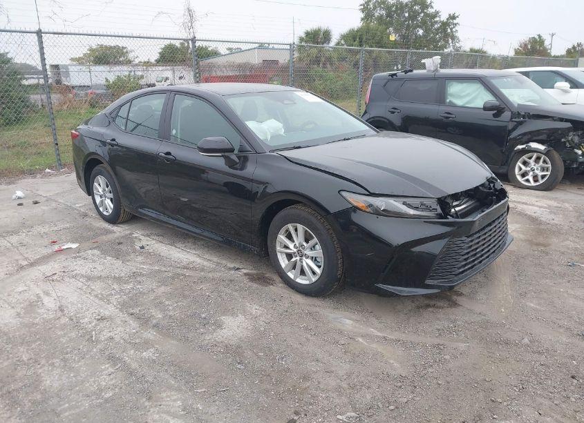 2025 Toyota Camry LE (VIN 4T1DAACK7SU068417) main photo