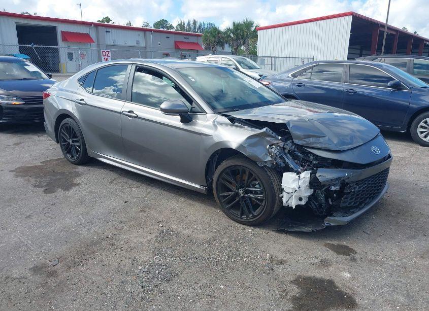 2025 Toyota Camry SE (VIN 4T1DAACK7SU508233) main photo