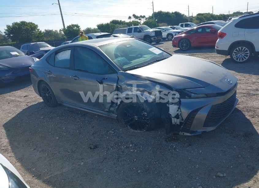 2025 Toyota Camry SE (VIN 4T1DAACK7SU516025) main photo