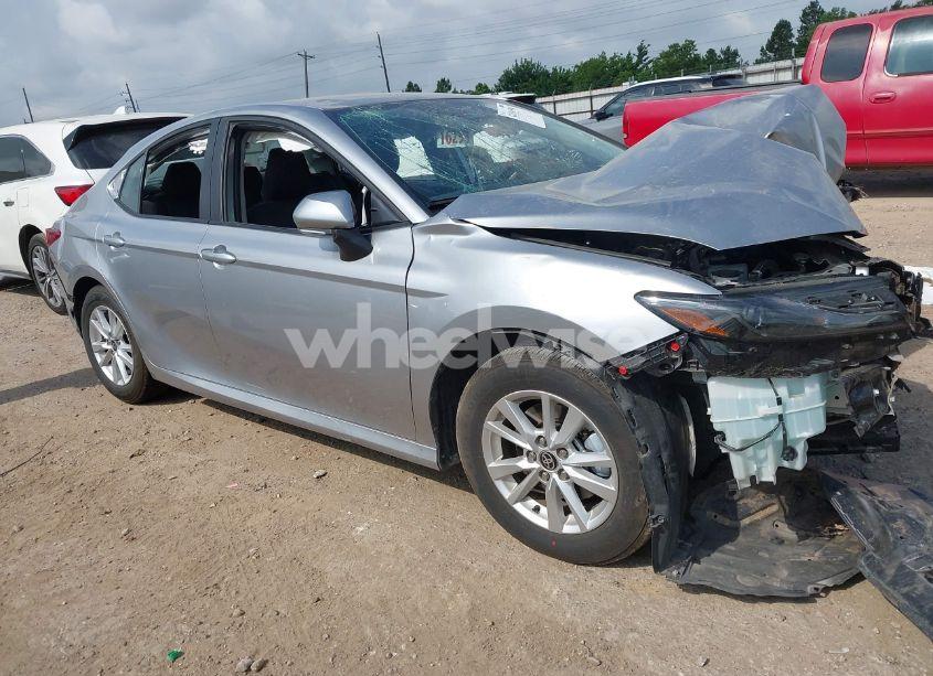 2025 Toyota Camry LE/SE/XLE/XSE (VIN 4T1DAACK7SU526750) main photo