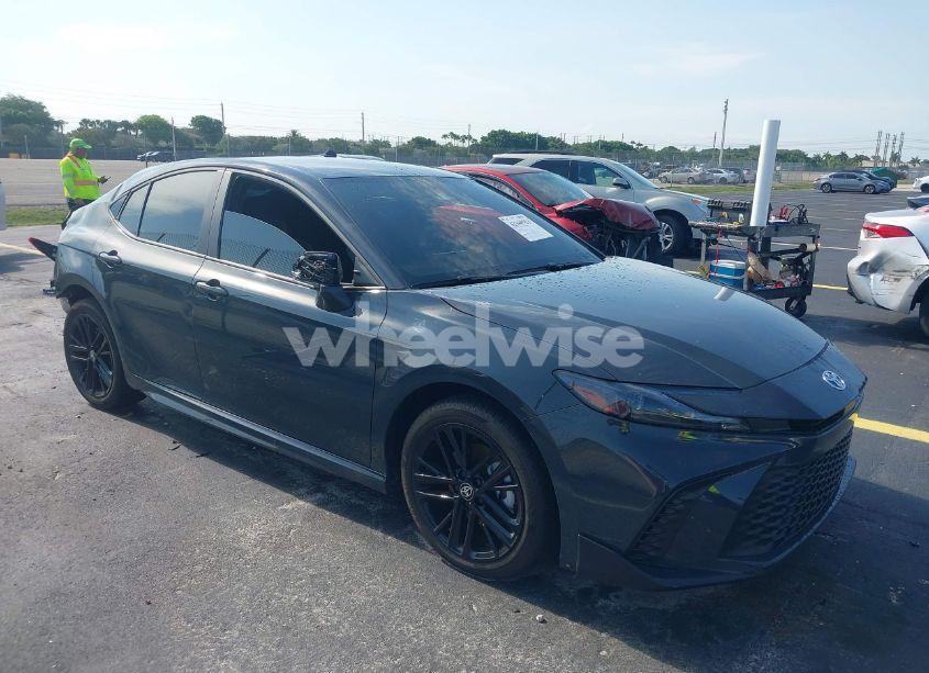 2025 Toyota Camry SE (VIN 4T1DAACK7SU582722) main photo