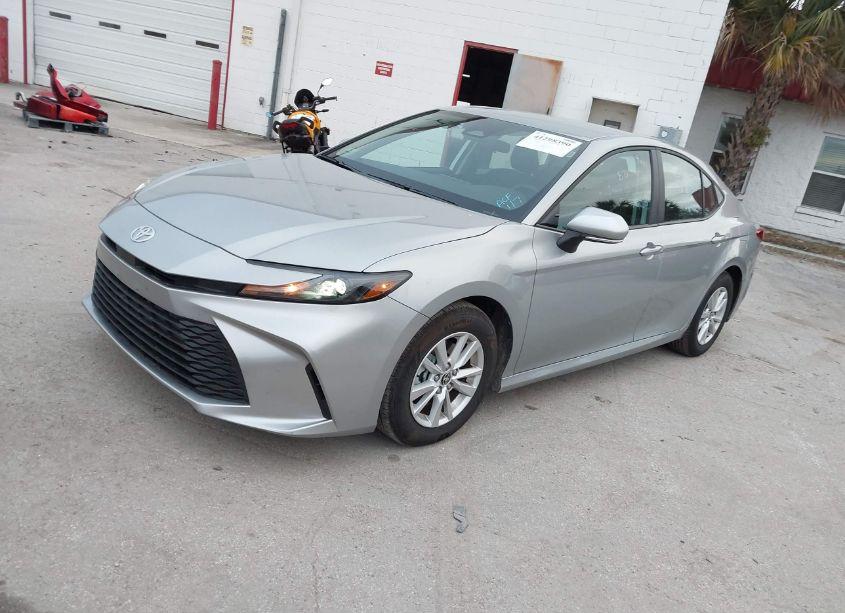 Photo 2 of 2025 Toyota Camry LE (VIN 4T1DAACK8SU006704)