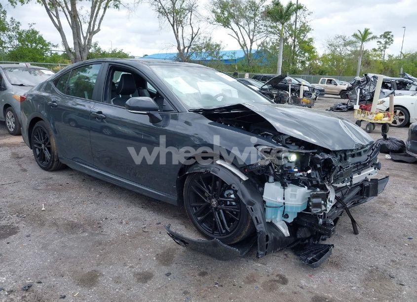 2025 Toyota Camry SE (VIN 4T1DAACK8SU073819) main photo