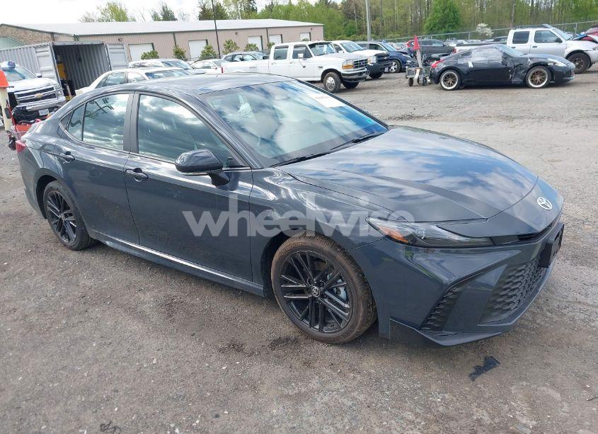 2025 Toyota Camry SE (VIN 4T1DAACK8SU111520) main photo