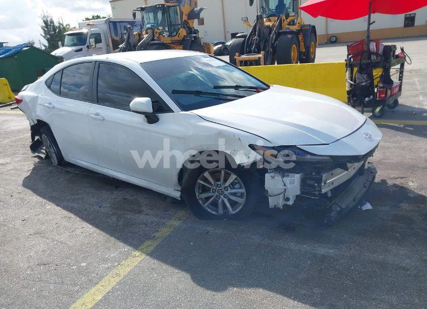 2025 Toyota Camry LE (VIN 4T1DAACK8SU501758) main photo